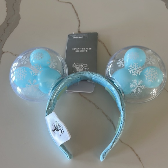 Disney Blue Lightup Ballon Winter Ears - Picture 3 of 4